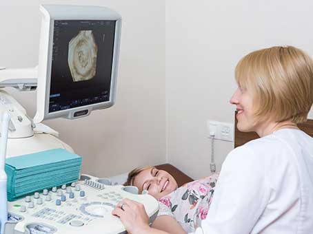 Risques émotionnels et sanitaires de la gestation pour autrui : problèmes rencontrés par une mère porteuse dans le cadre d'un programme de procréation assistée foto Risques émotionnels et sanitaires de la gestation pour autrui : problèmes rencontrés par une mère porteuse dans le cadre d'un programme de procréation assistée image