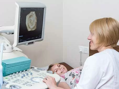 Risques émotionnels et sanitaires de la gestation pour autrui : problèmes rencontrés par une mère porteuse dans le cadre d'un programme de procréation assistée foto Risques émotionnels et sanitaires de la gestation pour autrui : problèmes rencontrés par une mère porteuse dans le cadre d'un programme de procréation assistée image